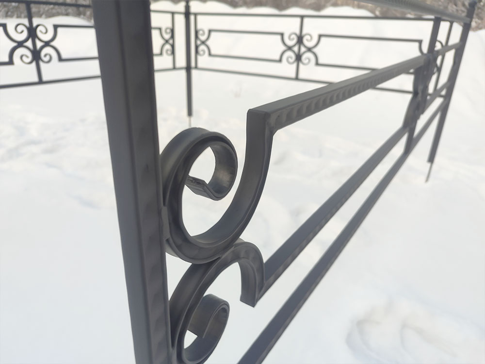 Сварные швы оградки Завиток - ровные соединения металлических элементов в Биробиджане