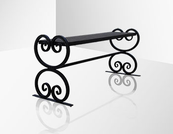 Скамейка Бублик ритуальная в ЕАО - металлическая конструкция с двойными завитками, устойчивая на грунте