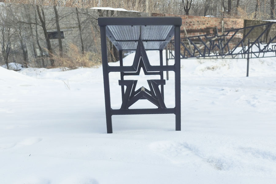 Вид сбоку на скамейку Звезда, устойчивая конструкция